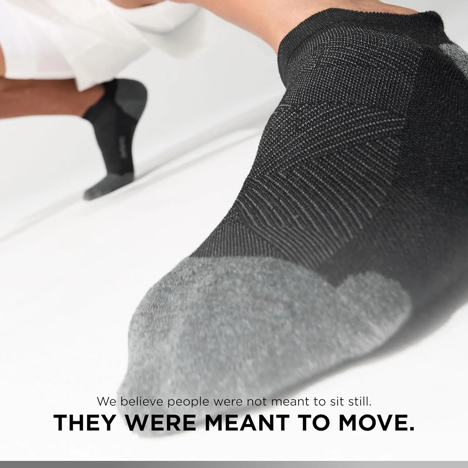 Feetures Elite Max Cushion No Show Tab Ankle Socks - Sport Sock with Targeted Compression