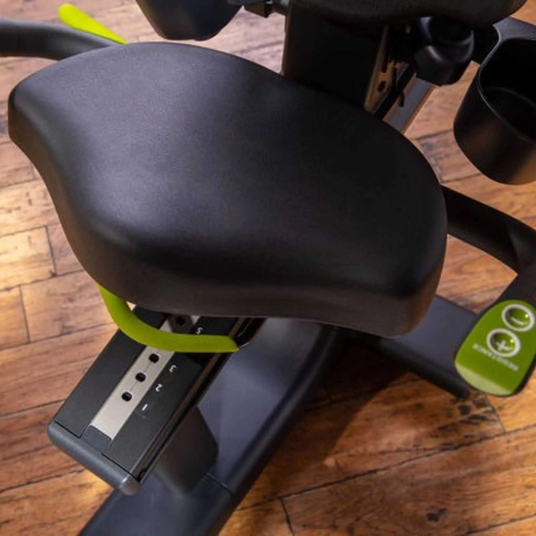 SportsArt G574R Eco-Powr Recumbent Cycle