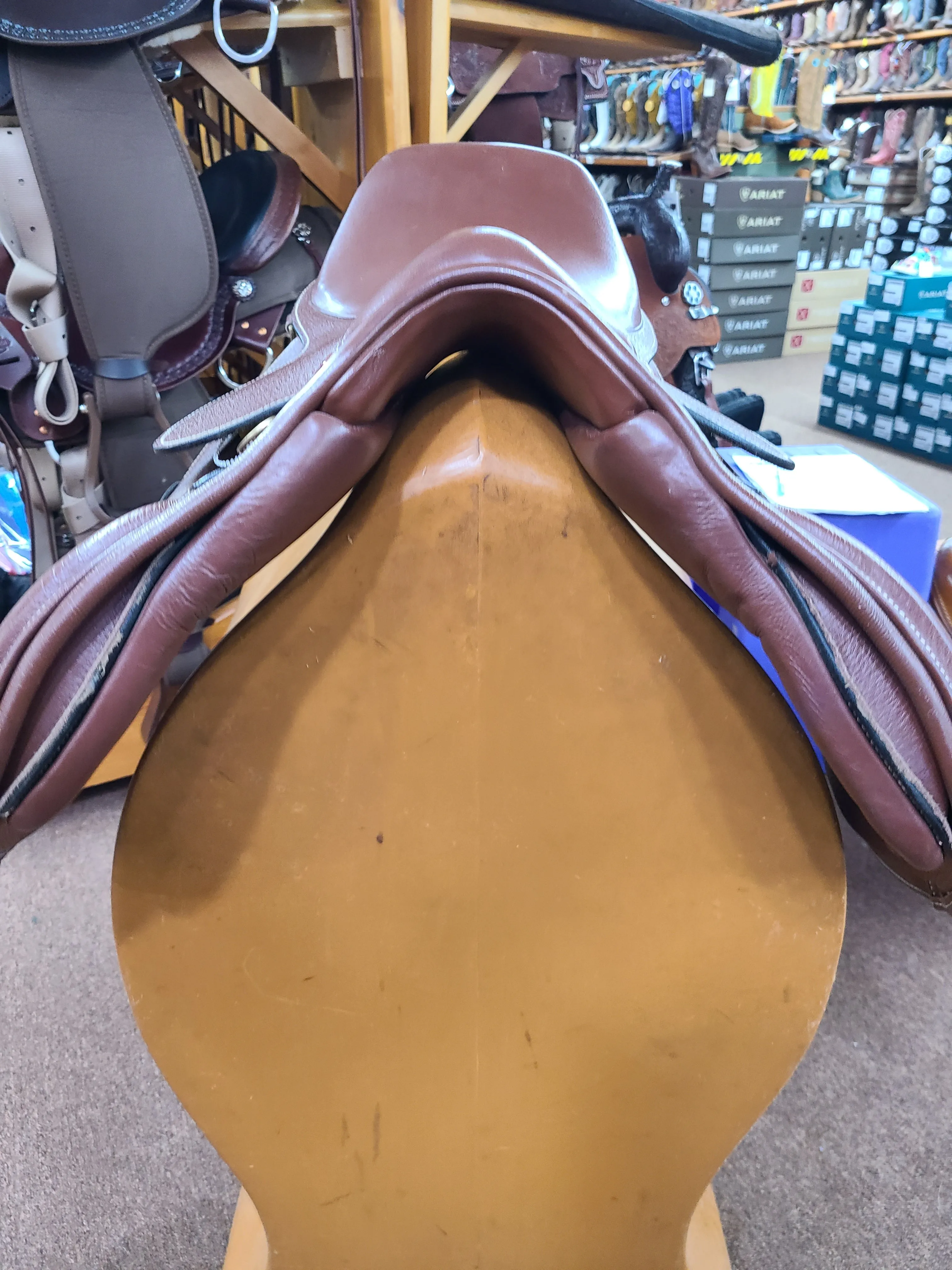 Used 16.5" Kincade Close Contact Saddle